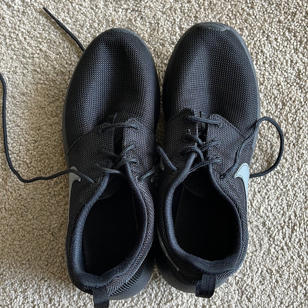 Nike black and grey roshe